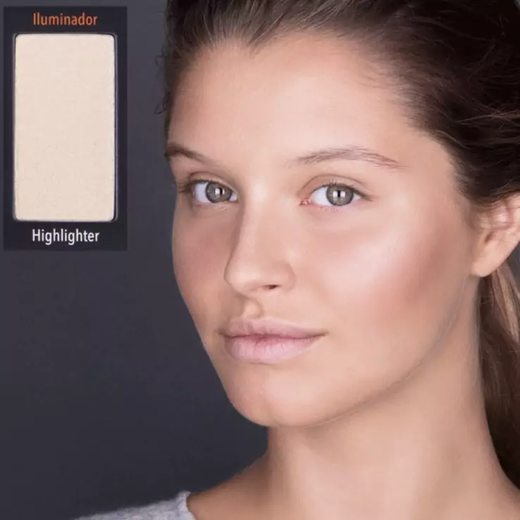 Maquillaje multifuncional: broncea tus pómulos y dale luz a tu mirada