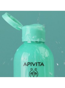 Loción líquida refrescante que completa la limpieza sin resecar el rostro.