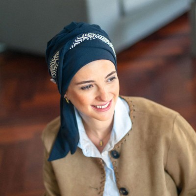 Pañuelo Oncológico Smooth Ikat Navy en Tejido de Bambú ·...