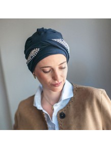 Turbante Oncológico Confort Ikat Navy en Tejido de Bambú · Carebell Headwear