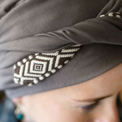Turbante Oncológico · Confort Ikat Brown en Tejido de... 2