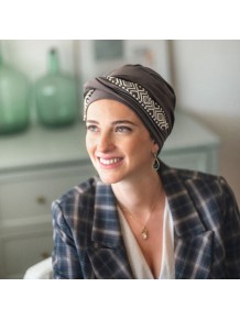 Turbante Oncológico · Confort Ikat Brown en Tejido de Bambú · Carebell Headwear