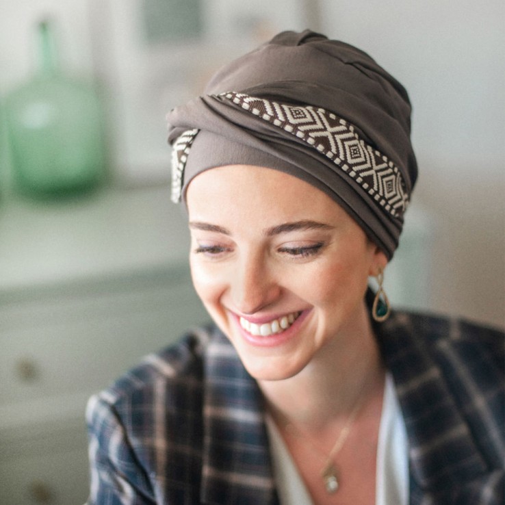 Turbante Oncológico · Confort Ikat Brown en...