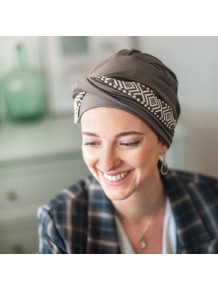 Turbante Oncológico · Confort Ikat Brown en Tejido de Bambú · Carebell Headwear