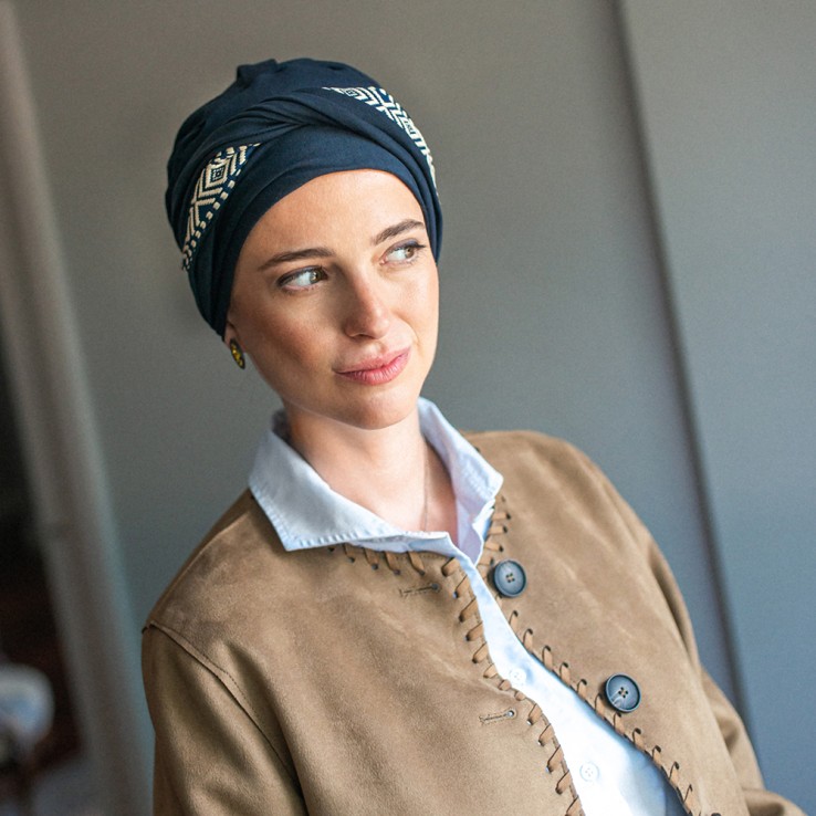 Turbante Oncológico Confort Ikat Navy en Tejido...