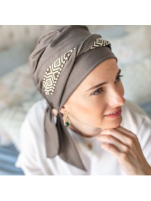 Pañuelo Oncológico · Smooth Ikat Brown en Tejido de Bambú · Carebell Headwear
