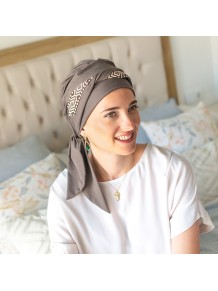 Pañuelo Oncológico · Smooth Ikat Brown en Tejido de Bambú · Carebell Headwear