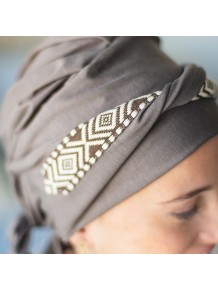 Pañuelo Oncológico · Smooth Ikat Brown en Tejido de Bambú · Carebell Headwear