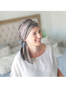 Pañuelo Oncológico · Smooth Ikat Brown en Tejido de Bambú · Carebell Headwear