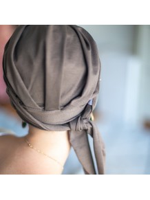 Pañuelo Oncológico · Smooth Ikat Brown en Tejido de Bambú · Carebell Headwear
