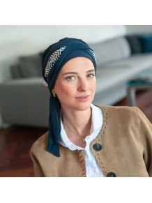 Pañuelo Oncológico Smooth Ikat Navy en Tejido de Bambú · Carebell Headwear