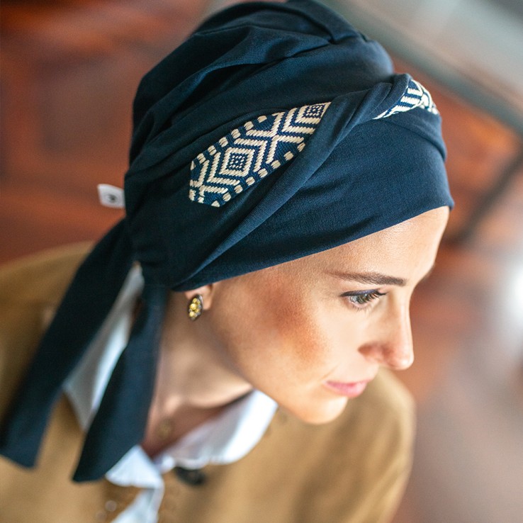 Pañuelo Oncológico Smooth Ikat Navy en Tejido...