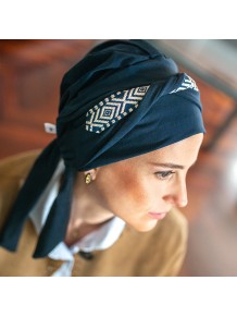 Pañuelo Oncológico Smooth Ikat Navy en Tejido de Bambú · Carebell Headwear