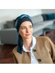 Pañuelo Oncológico Smooth Ikat Navy en Tejido de Bambú · Carebell Headwear