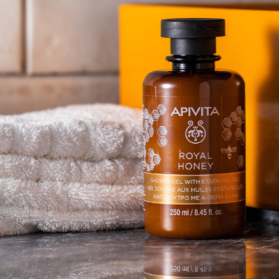 Gel de ducha hidratante APIVITA Royal Honey con miel y aceites esenciales para piel seca y sensible 2