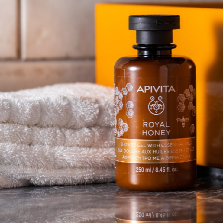 APIVITA Royal Honey: Gel de baño cremoso con miel de tomillo y extractos naturales para la higiene de pieles sensibles y secas.