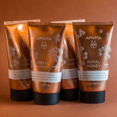 Leche corporal hidratante APIVITA Royal Honey con miel de tomillo y acido hialuronico para piel seca y sensible 2