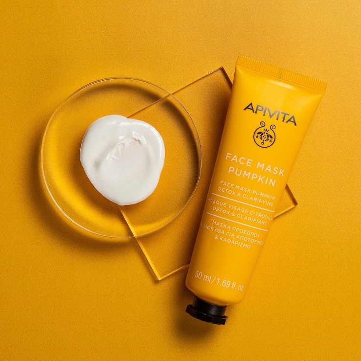 Textura en crema suave de la mascarilla de calabaza y arcilla blanca para detoxificar la piel sensible sin resecar