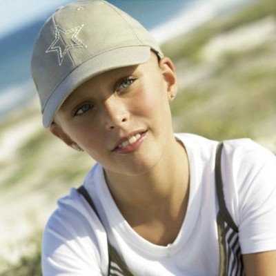 Gorra Beige Estrella Bordada - ¡Bolsa de Regalo!