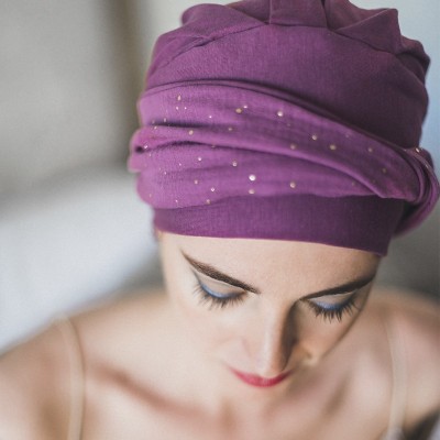 Turbante Elegance Malva Gold · Carebell 2