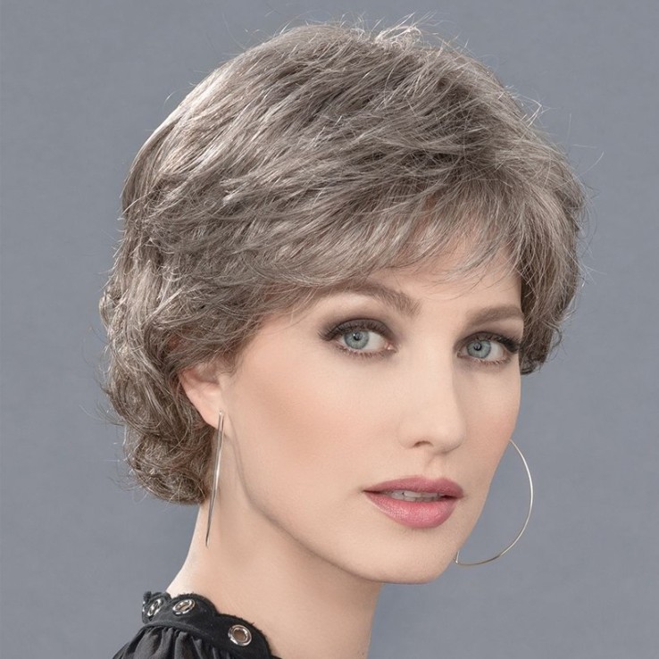 Postizo capilar sintético Top Mono de Ellen Wille perfectamente integrado con el cabello biológico