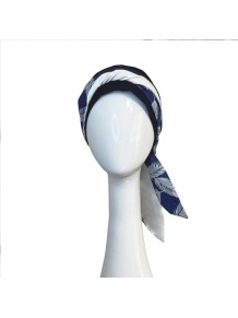 Pañuelo preformado Smooth Denim Palms con las cintas largas entrelazadas en la nuca