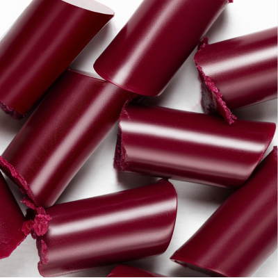 Apivita Bálsamo labial con grosella negra - Tono Rojo 2