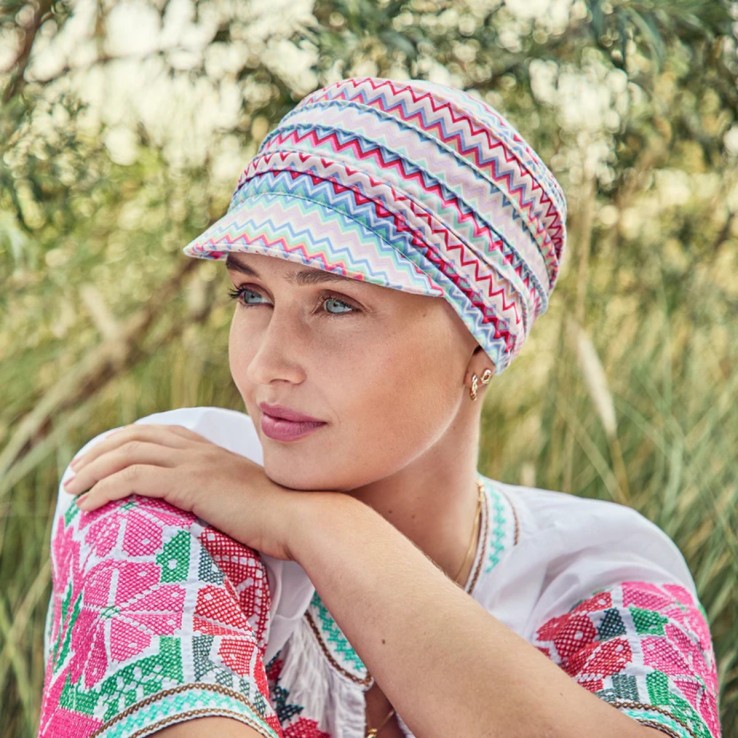 Gorra oncológica Yoga Zigzag Vibes: Estilo y protección solar para el verano.